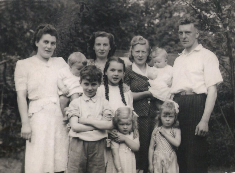 Eleanor is Holding Bruce.Year is 1948, probably May if Bruce is about 11 months.Marjorie Nicholson is holding Patricia.